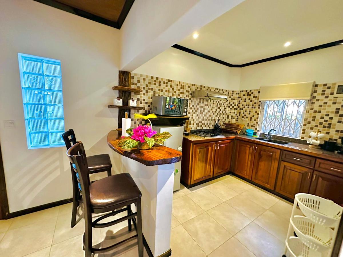 Appartamento Seaside Self Catering Anse Royale Esterno foto